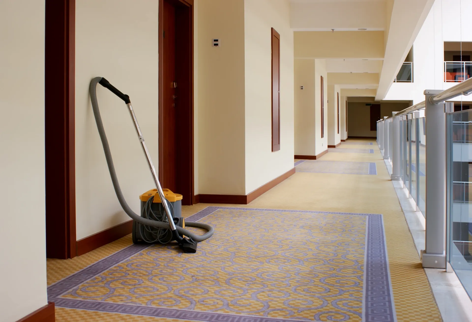 COMMERCIAL CLEANING SERVICES